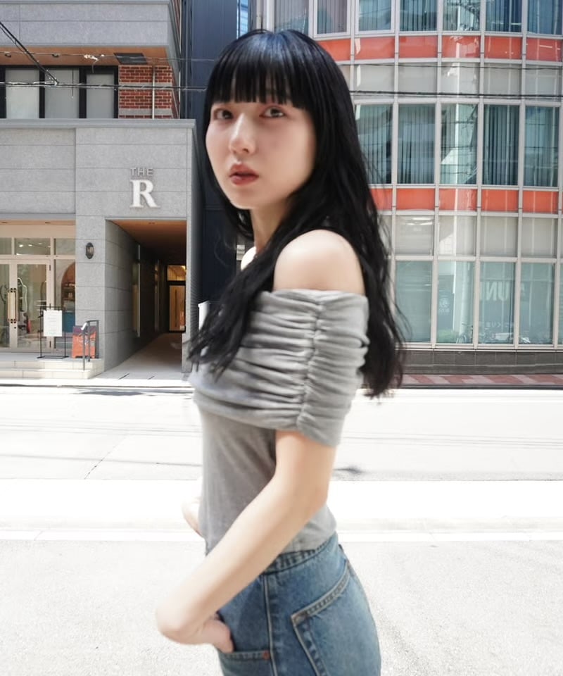 determ; / Collagen Gathered Off-sholder Top | JURK