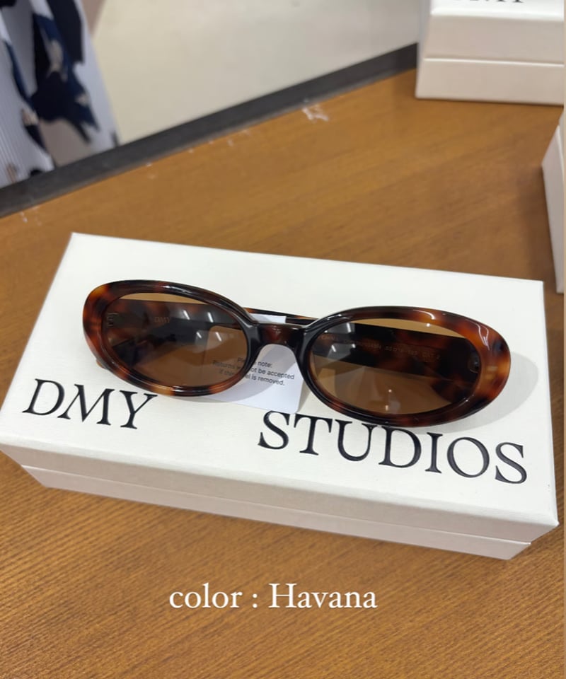 DMY studios / Valentina | JURK DMY studios / Valentina | JURK