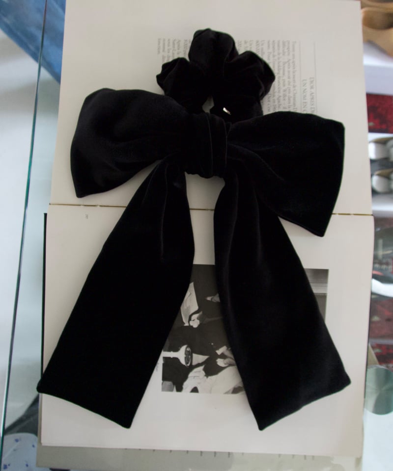 ヘアアクセサリー heyep Large Velour Ribbon Scrunchie Large Velour Ribbon Scrunchie – heyep - ヘアアクセサリー