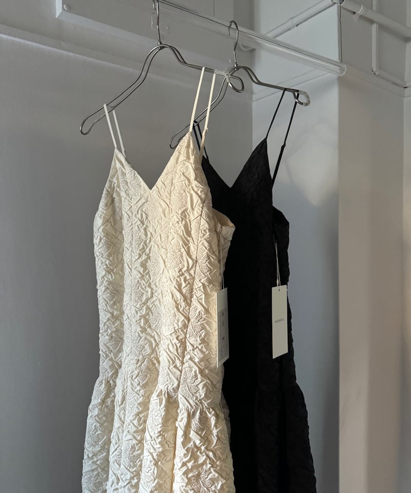 MURRAL / Dahlia shrinking embroidery camisole d