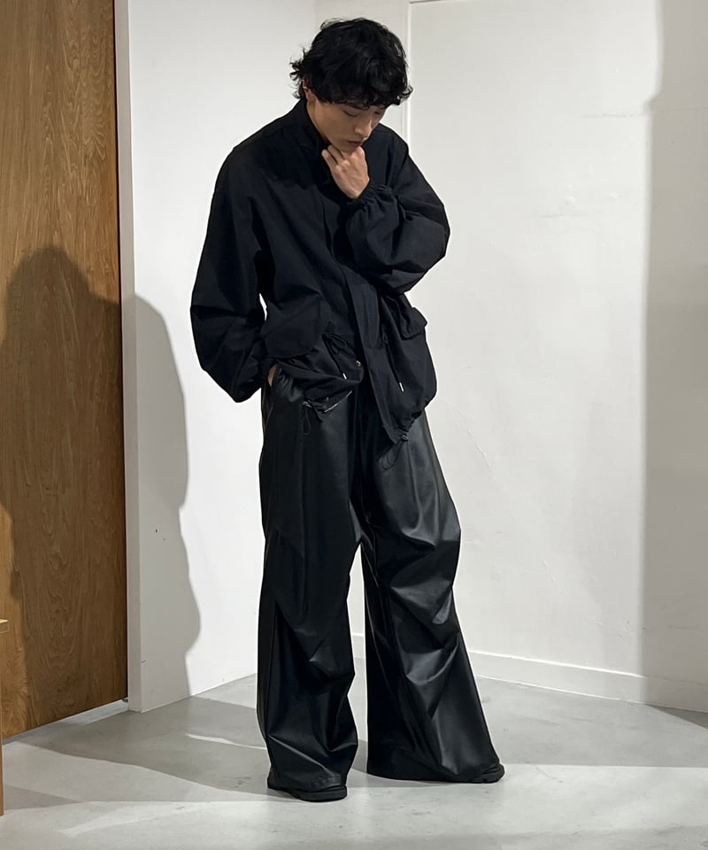 【関税込み】MM6 Maison Margiela ブラック パネル レザーパンツ MM6 Maison Margielaのブラック パネル レザーパンツがセール中