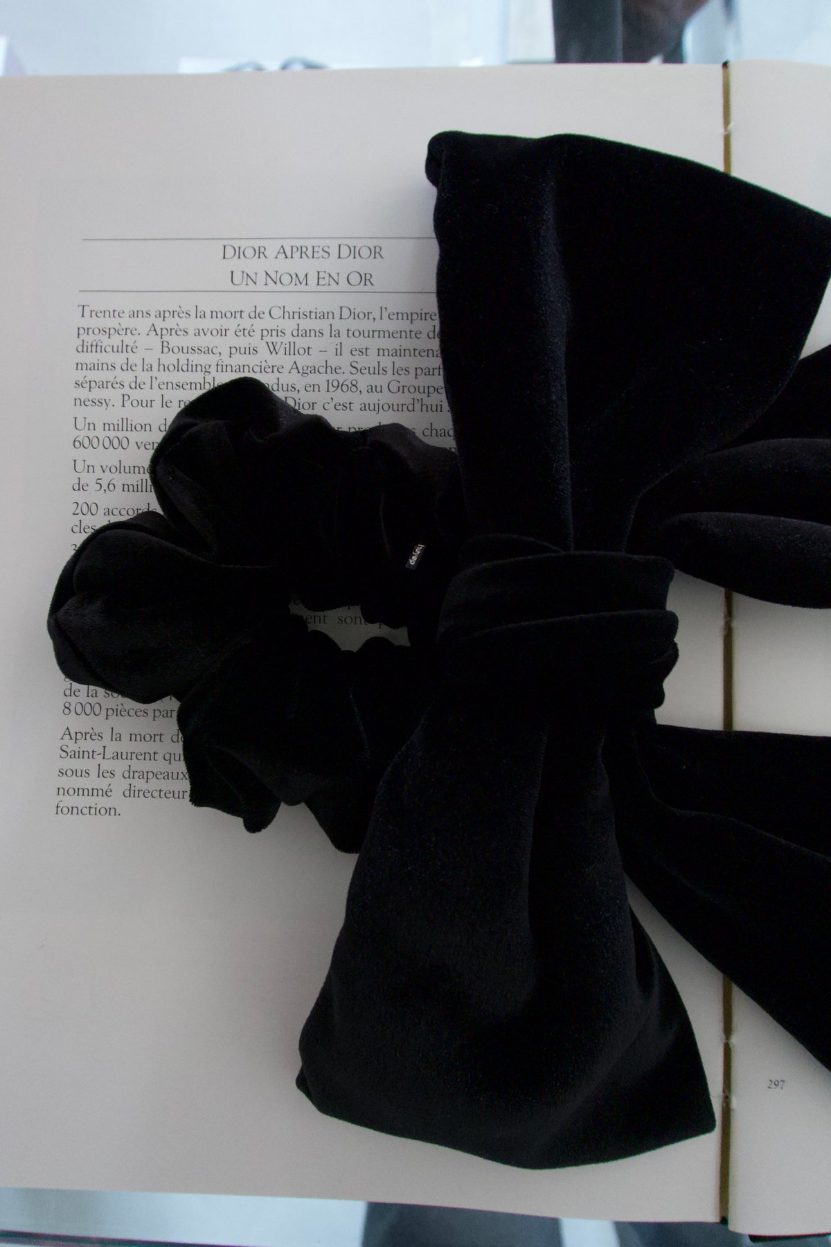 ヘアアクセサリー heyep Velour Square Large Scrunchie Silk Square Large Scrunchie – heyep
