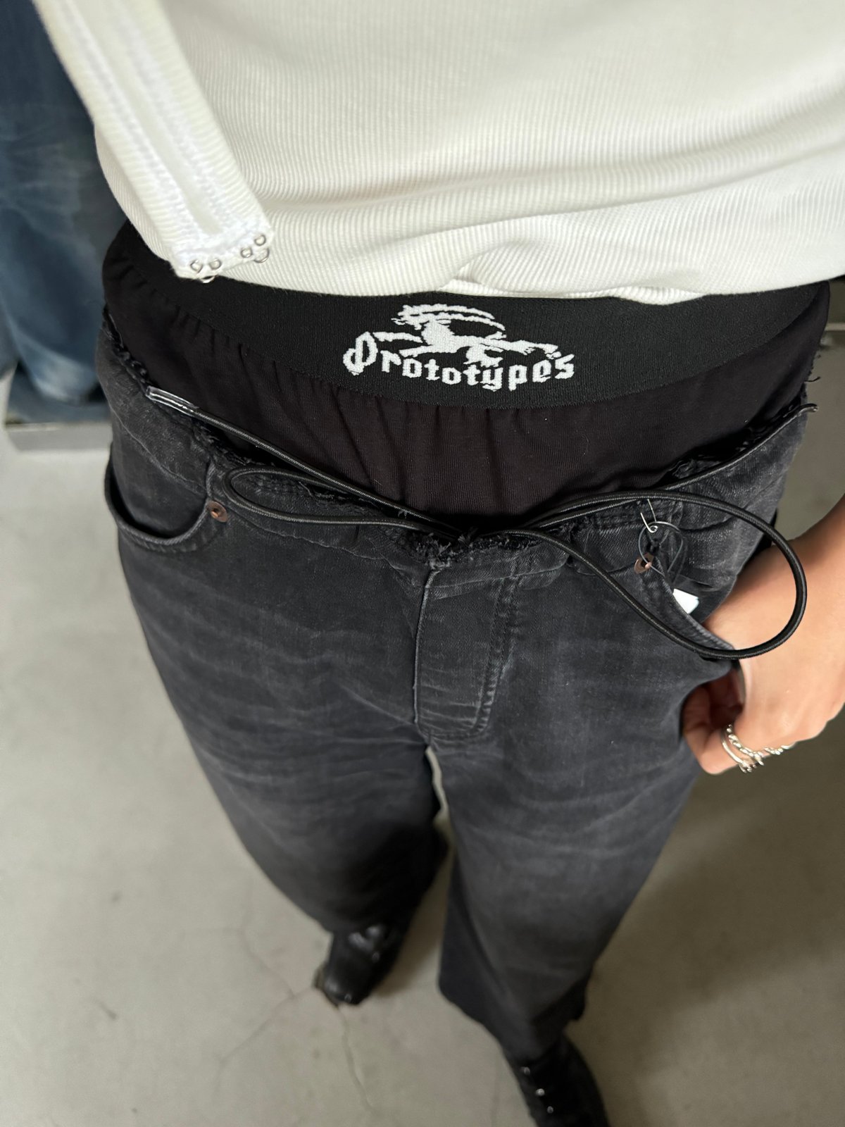 【25SS】PROTOtypes WAISTBAND DENIMREGULAR Prototypes Waistband Regular Jeans Black – ESSXNYC