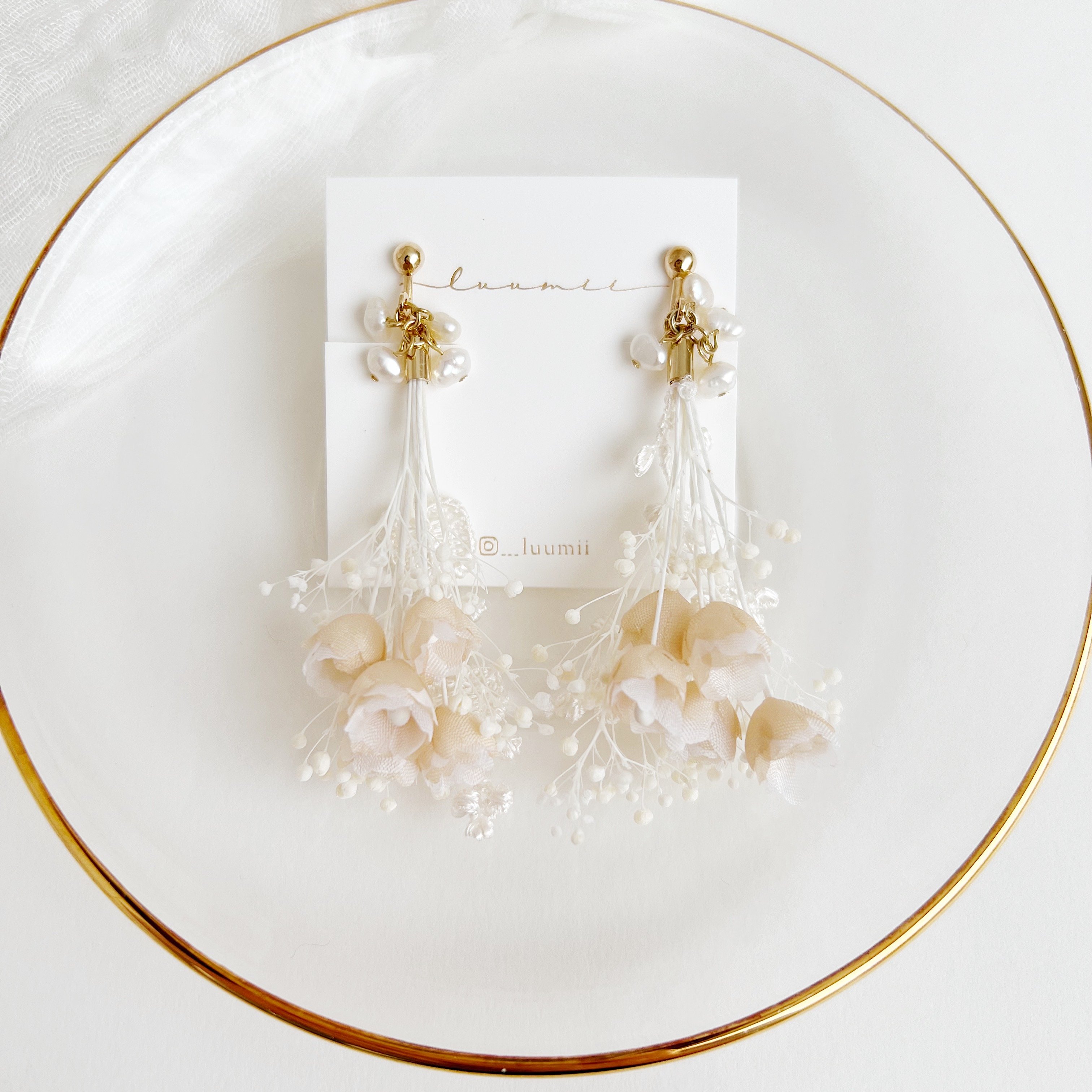 かすみ草と紅茶染め布花のブーケイヤリング/ピアス | luumii accessory