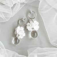 メディア着用【silver】ちゅるんとクリア×布花イヤリング/ピアス