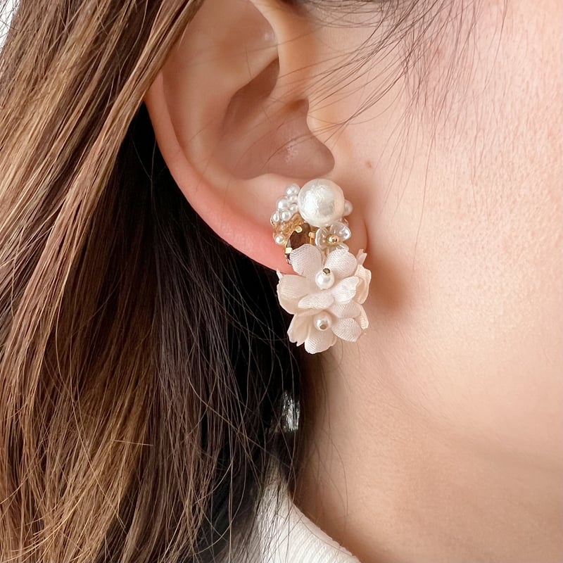 紅茶染め布花とブラウンビジューのイヤリング/ピアス | luumii accessory