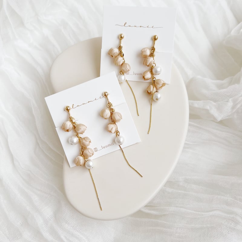 紅茶染めすずらんのアシンメトリーイヤリング/ピアス | luumii accessory