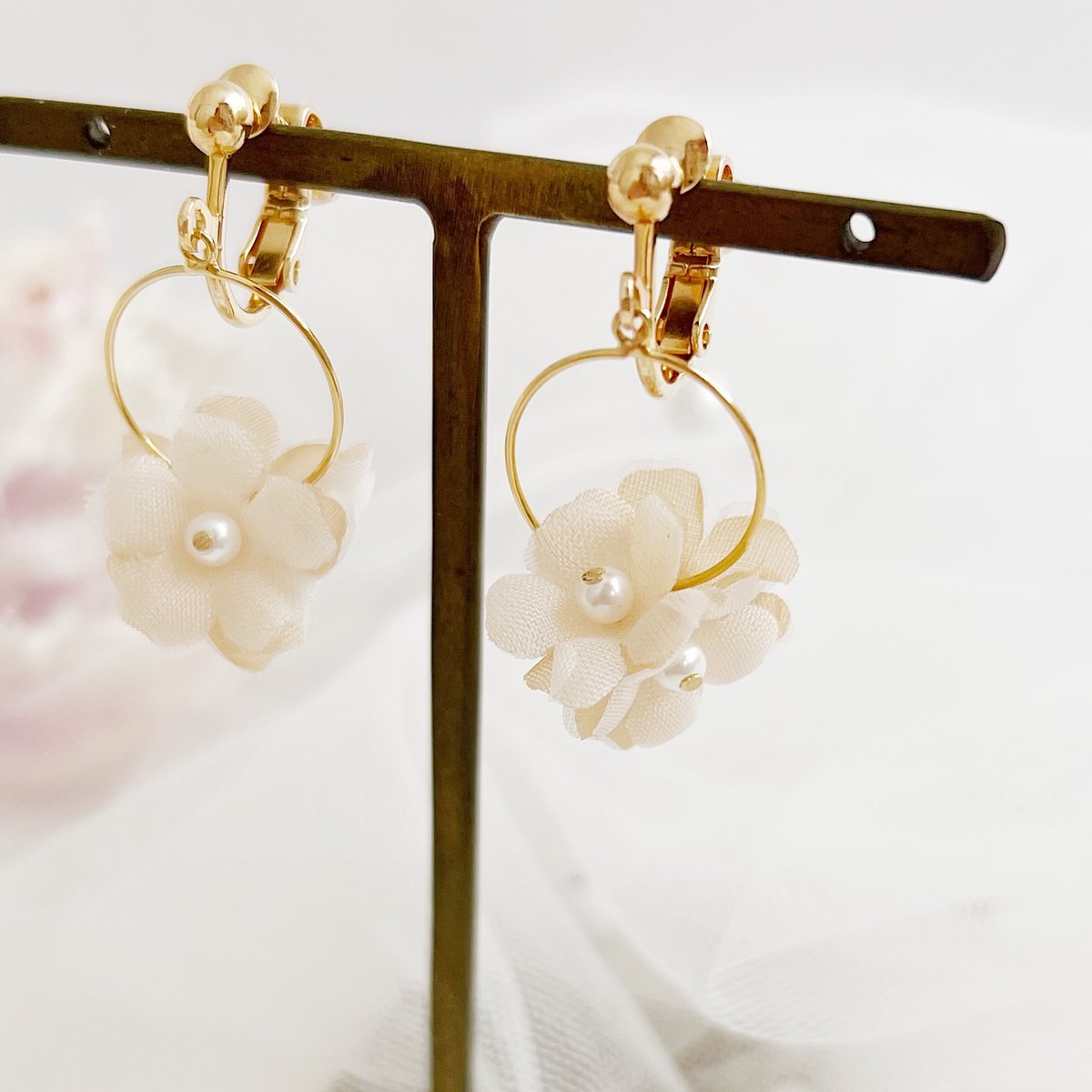 メディア着用】紅茶染め布花のフープイヤリング/ピアス | luumii accessory