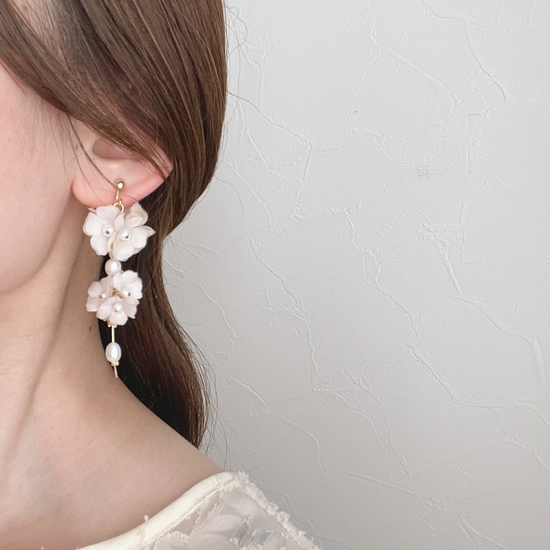 紅茶染め布花のふわふわイヤリング/ピアス | luumii accessory 紅茶染め布花のふわふわイヤリング/ピアス | luumii accessory