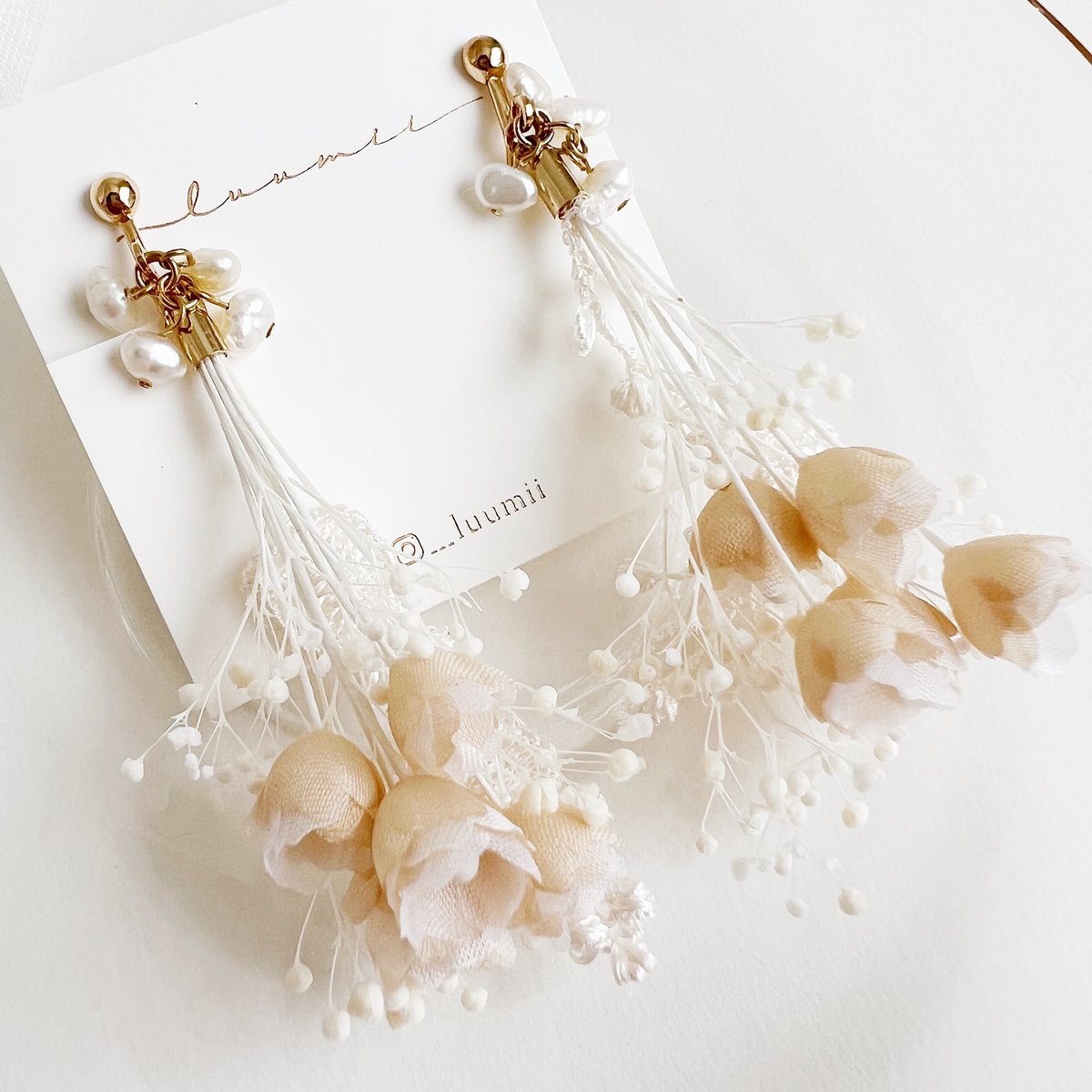 ナチュラル かすみ草 ブーケ イヤリング ピアス かすみ草と紅茶染め布花のブーケイヤリング/ピアス | luumii