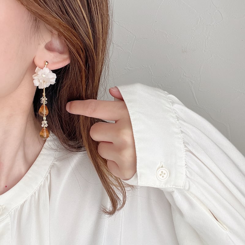 紅茶の雫と布花のイヤリング/ピアス | luumii accessory