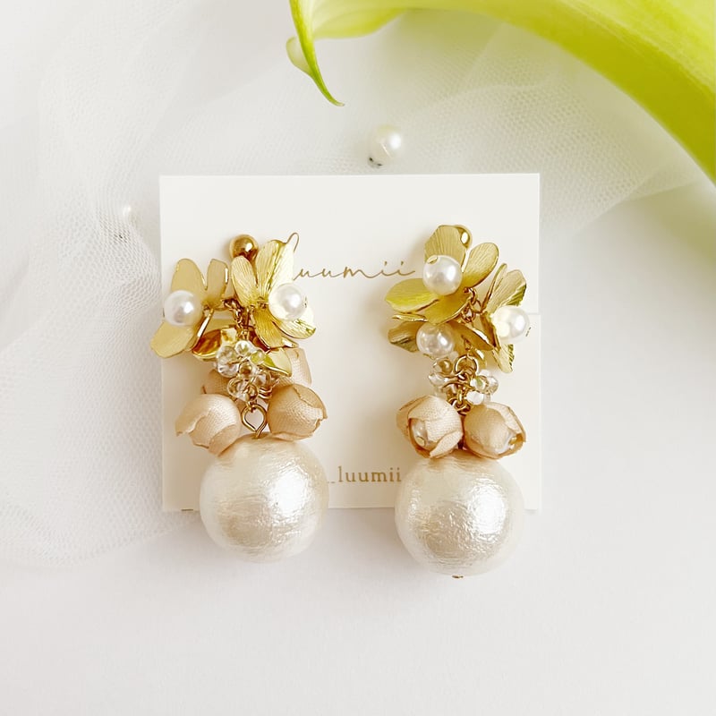 ゴールドフラワーと紅茶染め布花のエレガントイヤリング ピアス