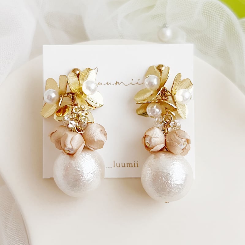 ゴールドフラワーと紅茶染め布花のエレガントイヤリング ピアス