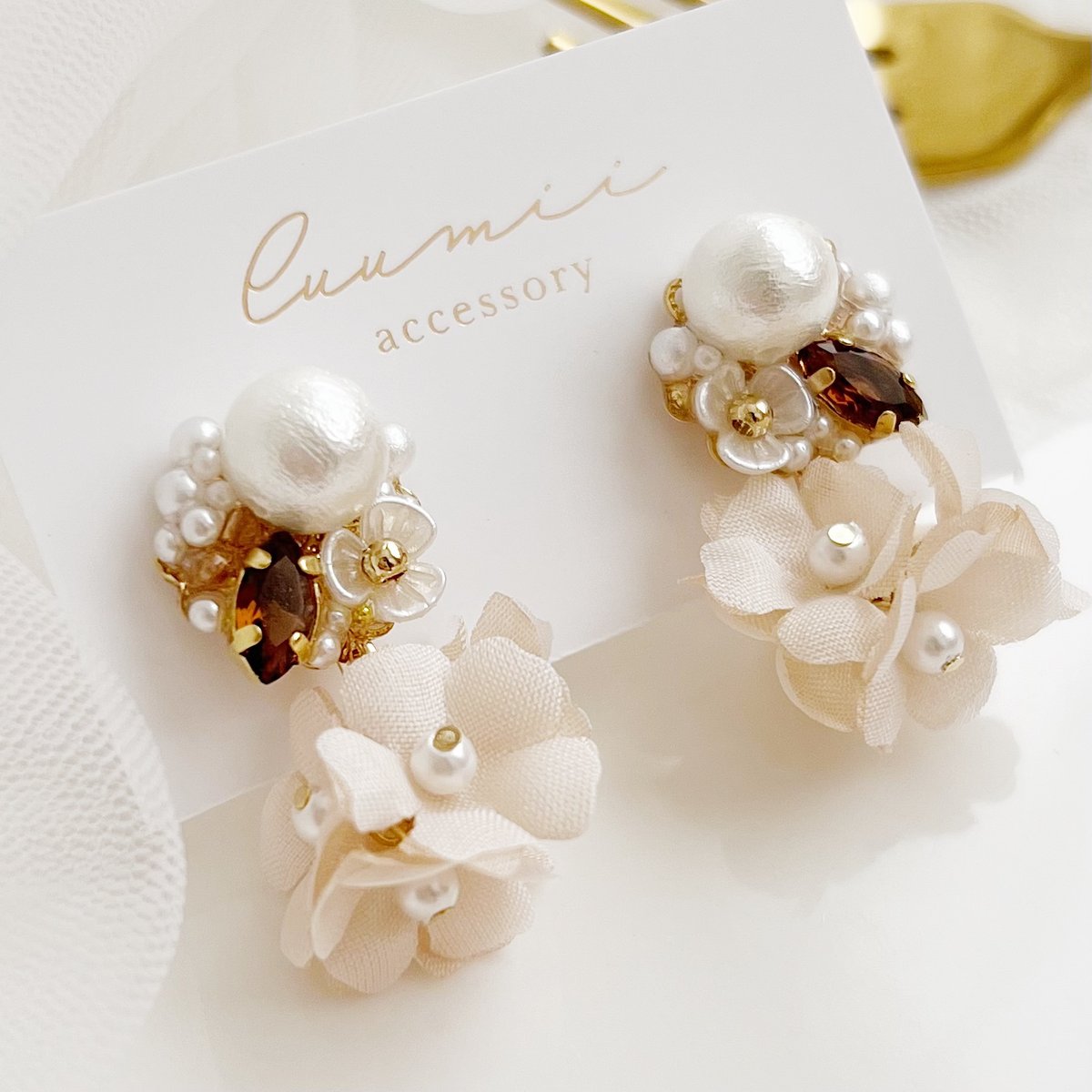 紅茶染め布花とブラウンビジューのイヤリング/ピアス | luumii accessory