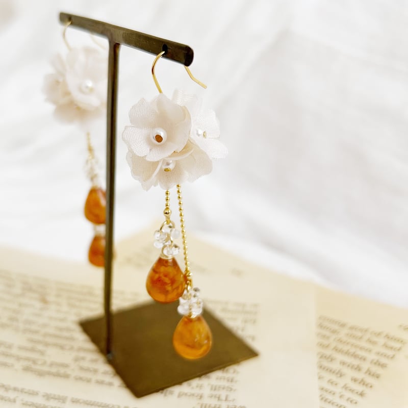 紅茶の雫と布花のイヤリング/ピアス | luumii accessory