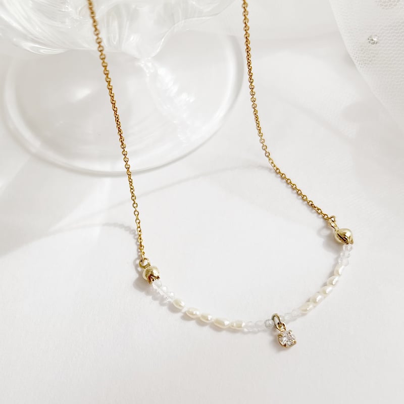 メディア着用】淡水パールとレインボームーンストーンのネックレス