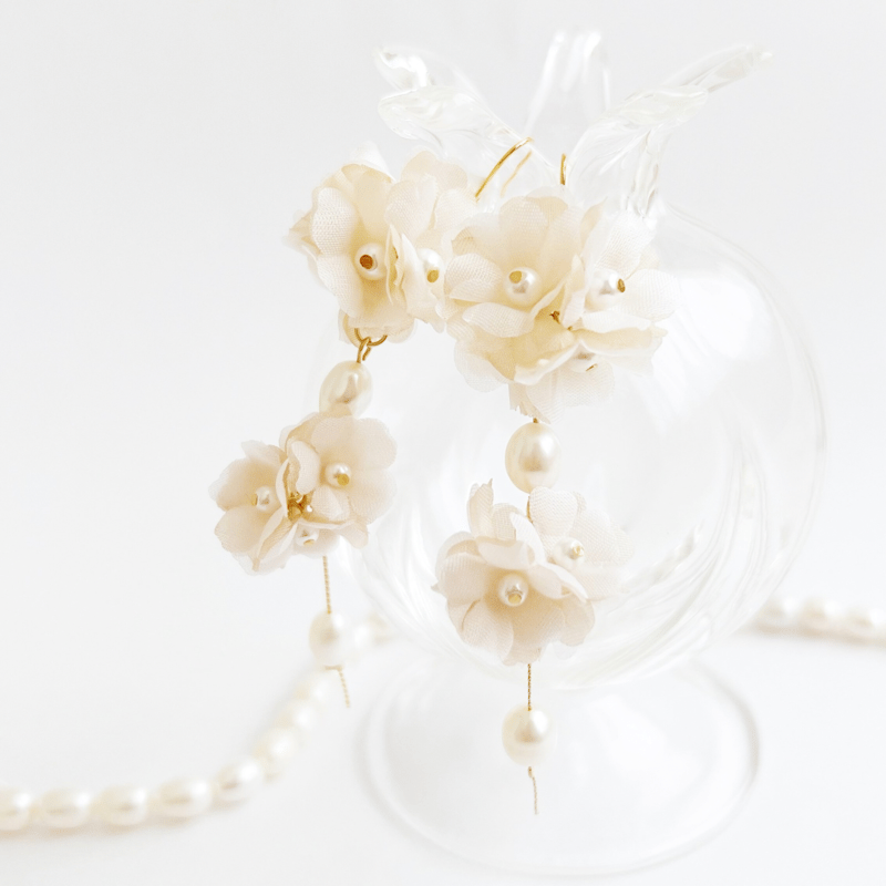 紅茶染め布花のふわふわイヤリング/ピアス | luumii accessory