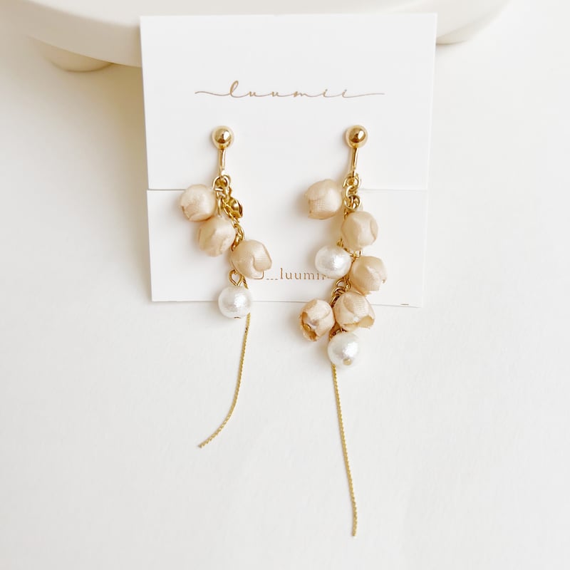 紅茶染めすずらんのアシンメトリーイヤリング/ピアス | luumii accessory