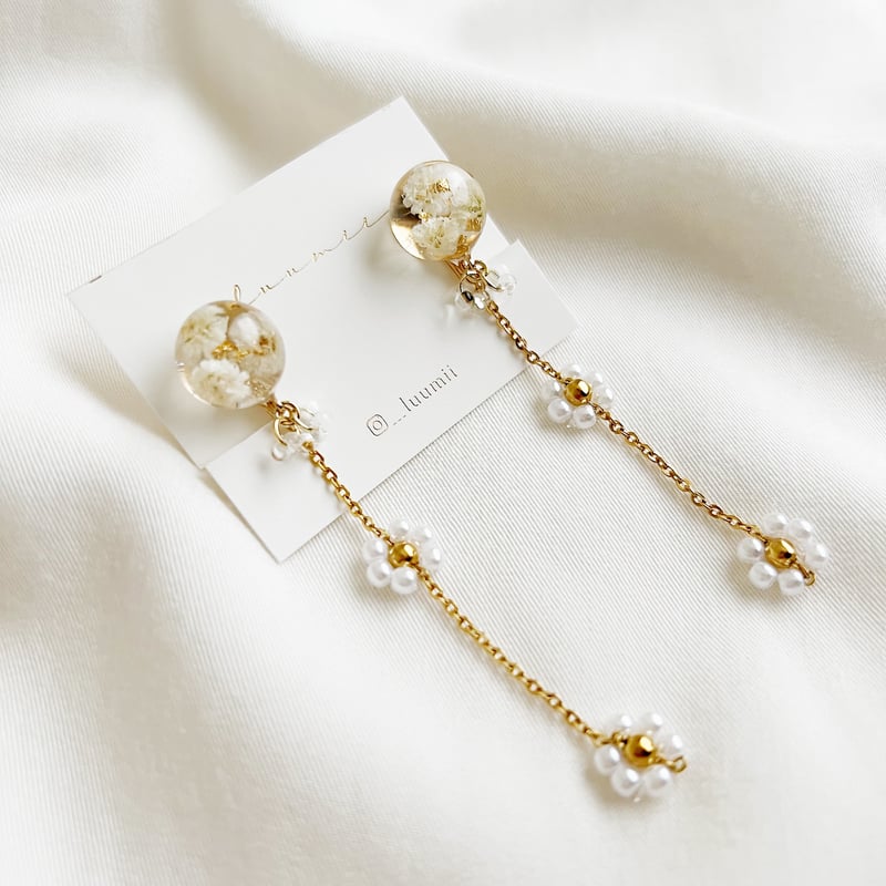 かすみ草とフラワーパールの華奢イヤリング/ピアス | luumii accessory