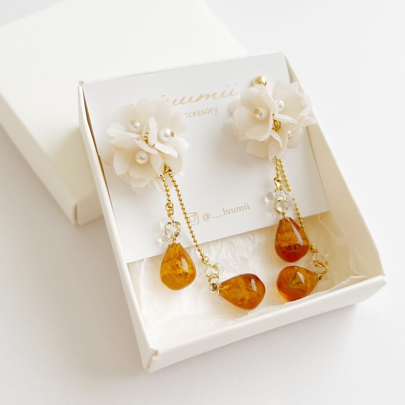 紅茶の雫と布花のイヤリング/ピアス | luumii accessory