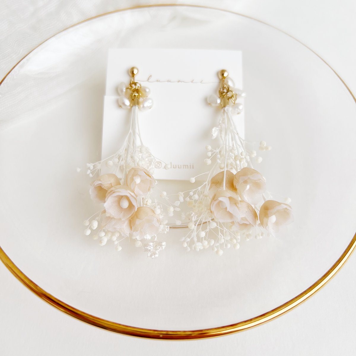 ナチュラル かすみ草 ブーケ イヤリング ピアス かすみ草と紅茶染め布花のブーケイヤリング/ピアス | luumii