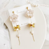 【メディア着用】紅茶染め布花とゴールドフラワーの華奢イヤリング ピアス
