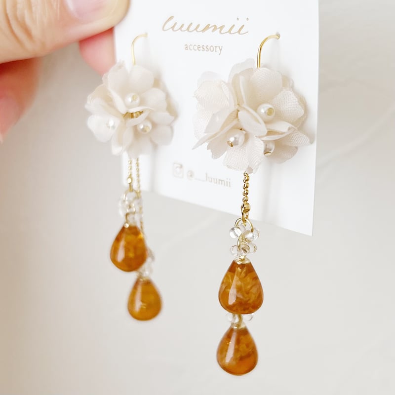 紅茶の雫と布花のイヤリング/ピアス | luumii accessory