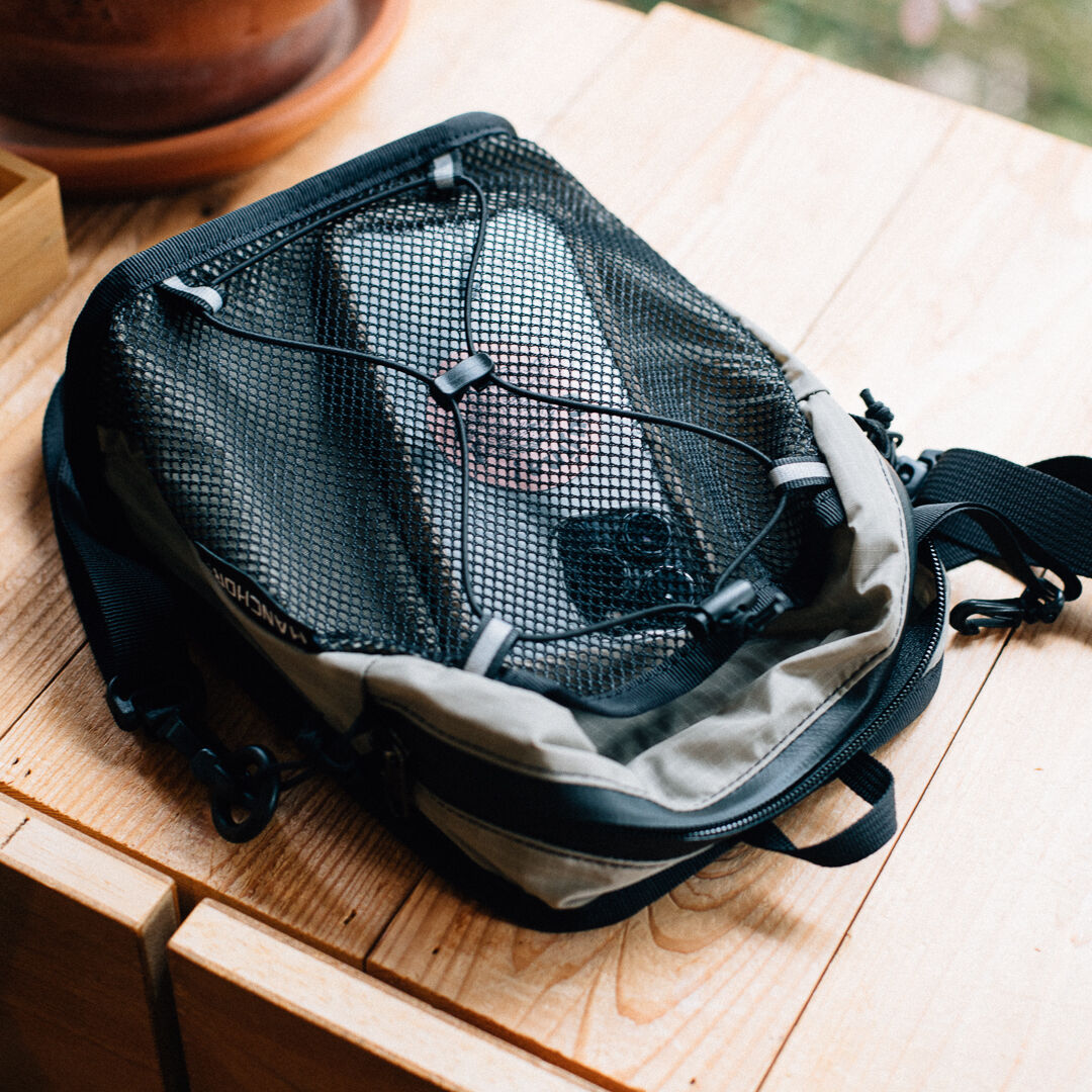 SSOOOK スリングバッグ Sサイズ OLIVEGREEN カバンが左側004 【公式通販】