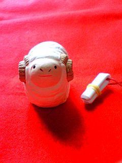 とってもかわいい♪ 干支マスコット(未) 開運おみくじ付 陶器製 | ゆめ