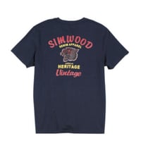 胸ポケット付 バックプリント ショートスリーブ Tシャツ [2色展開]