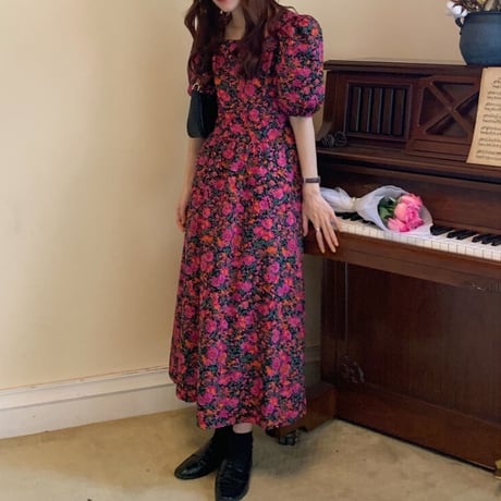 韓国風 レトロ パフスリーブ スクエアネック スウィート 花柄 ワンピース 色鮮やか カワイイ 大人女子