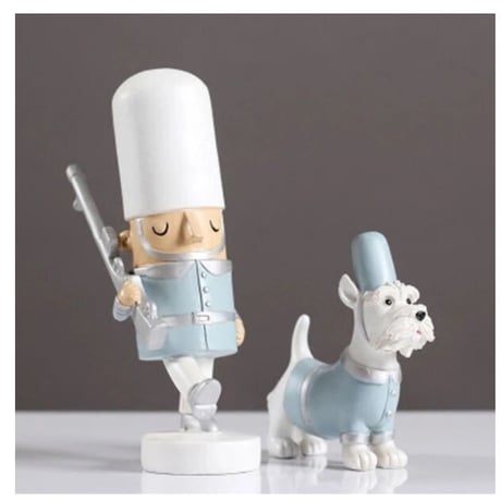 【オブジェ】 兵隊人形 北欧 犬 帽子 白 20cm 樹脂彫像 部屋装飾品 お洒落 かわいい インテリア 置物 プレゼント ギフト 雑貨