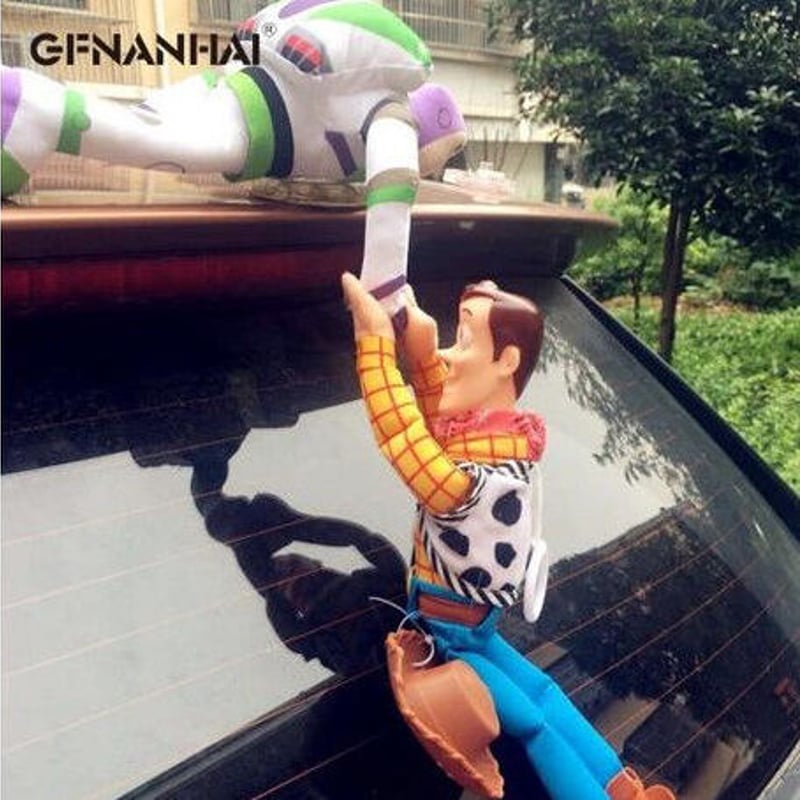トイストーリー toy story ウッディ 車ぶら下がり しがみつき