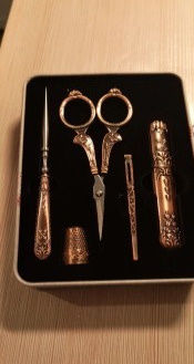 アンティーク風 BOX入 縫製セット | World Planet Market