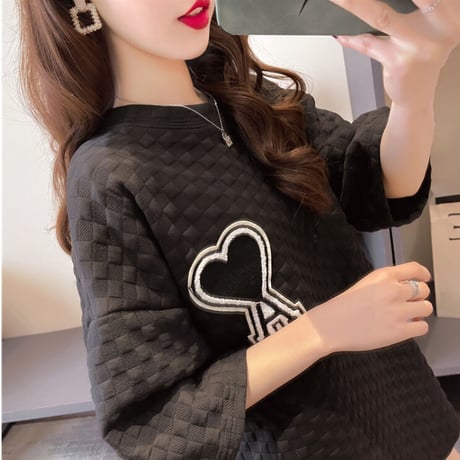 ラウンドネック 半袖 抜け感 演出 ゆったり 着回し 配色 ファッション ハート デザイン Tシャツ