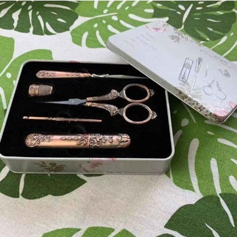 アンティーク風 BOX入 縫製セット | World Planet Market