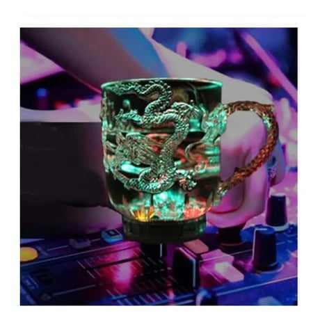 ドラゴンマグカップ 液体を注ぐとライトアップ LEDフラッシュカラー 竜 ビールジョッキ ウイスキー マグ アルコールグラス