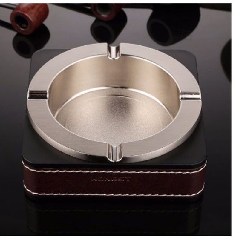 高級感抜群で葉巻もタバコもOK！】ポータブル シガー 灰皿 | World