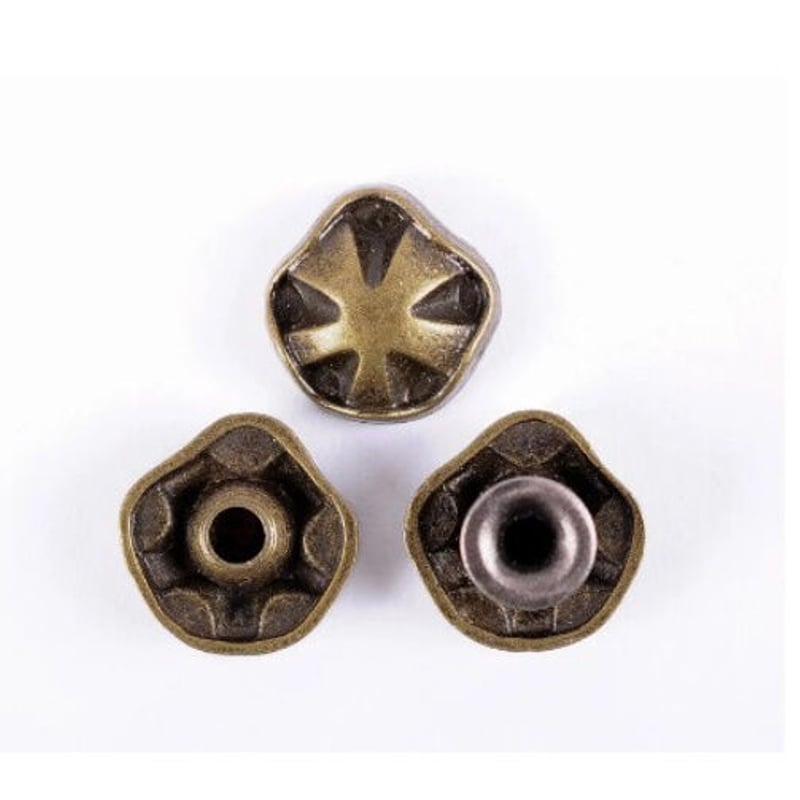レザークラフト 11mm 50個セット ブロンズ トーン 花 メタル