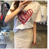 プリントTシャツ カットソー 半袖 シンプル カジュアル ナチュラル 定番 ハート ラウンドネック 白黒 2色展開 春 夏 秋 可愛い おしゃれ 大人 デート お出かけ 女子会 レディース