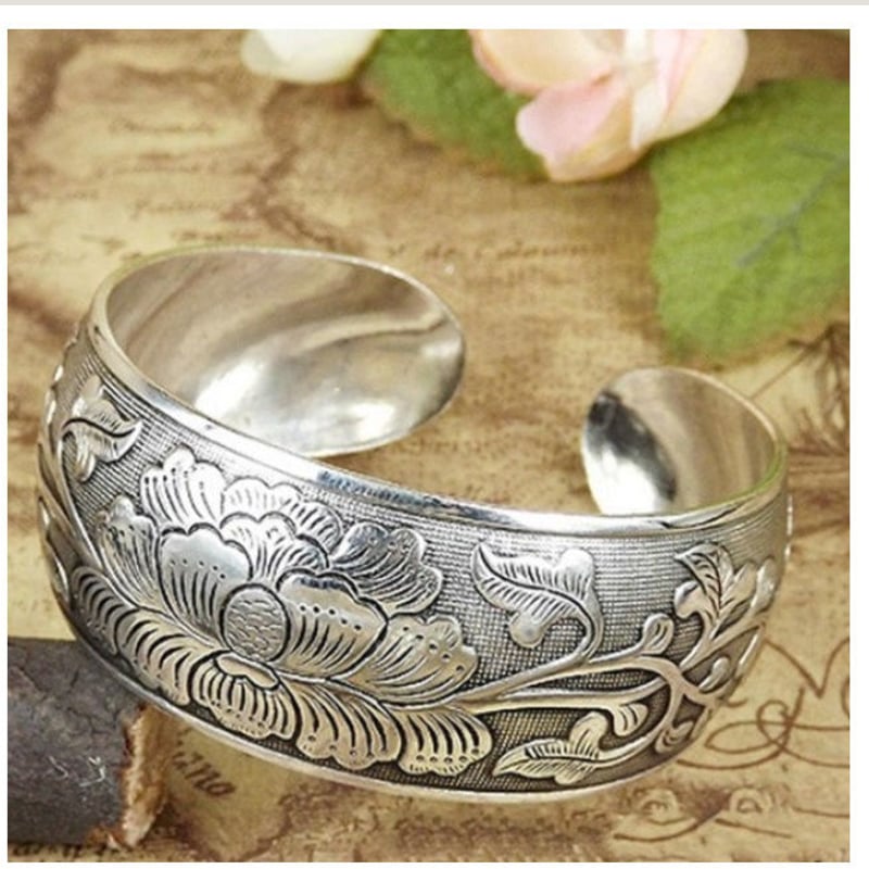 フラワーモチーフ　シルバーバングル　クロム風 フラワーモチーフ シルバーバングル クロム風 CHROME HEARTS