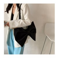 リボン型 ガーリー お嬢様 かわいらしい ショルダーバッグ【2色、２サイズ展開】