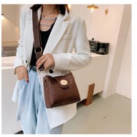 PUレザー バゲット シェイプ バッグ 【4色展開】