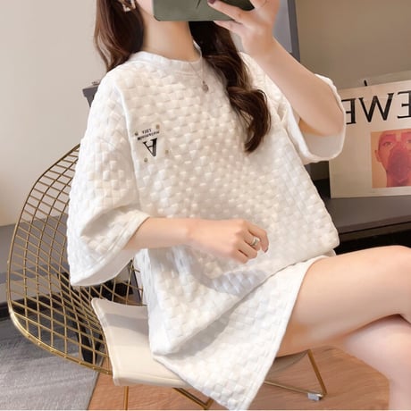 韓国ファッション 半袖 ラウンドネック 英字柄 ファッション 抜け感 演出 ゆったり 着回し Tシャツ