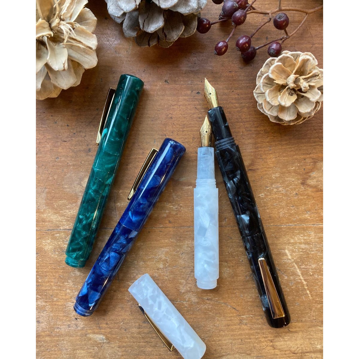 パ−カ− 限定仕様(青と白のマーブル模様 )万年筆 パ−カ− 限定仕様(青と白のマーブル模様 )万年筆
