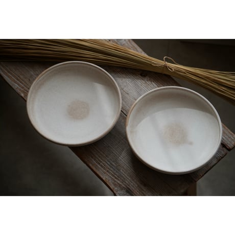 【北側雄一】六寸玉縁深皿　白砂釉／窯変黒釉