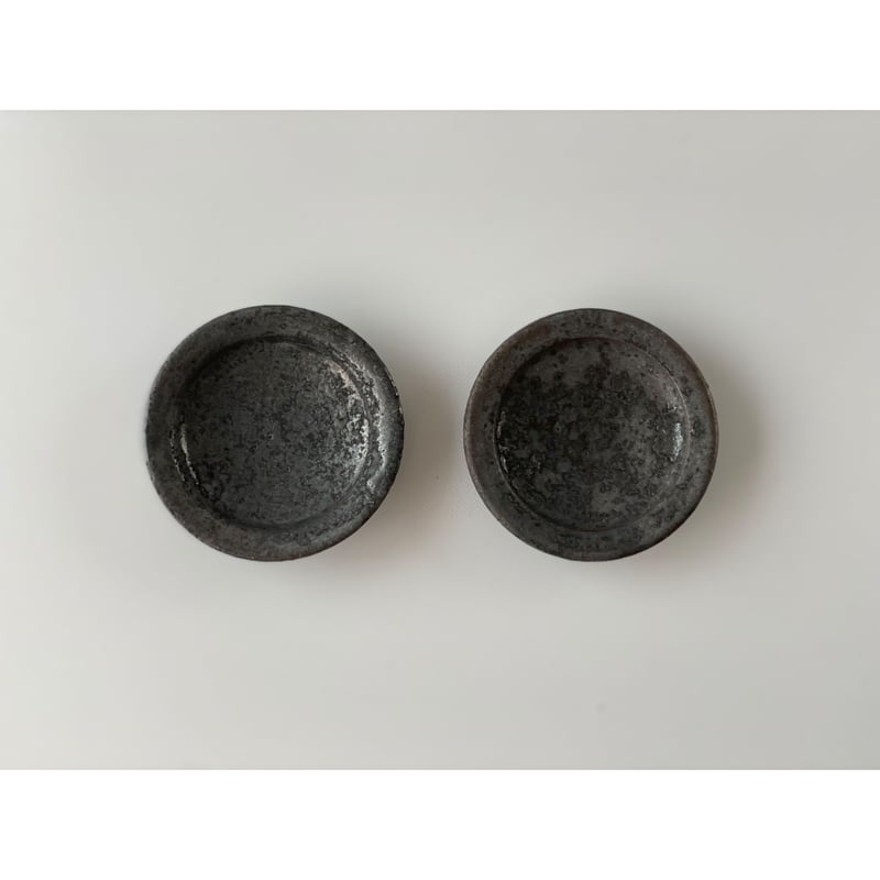 遠藤素子】豆皿 粉引／鉄釉 | Kinilu STORE