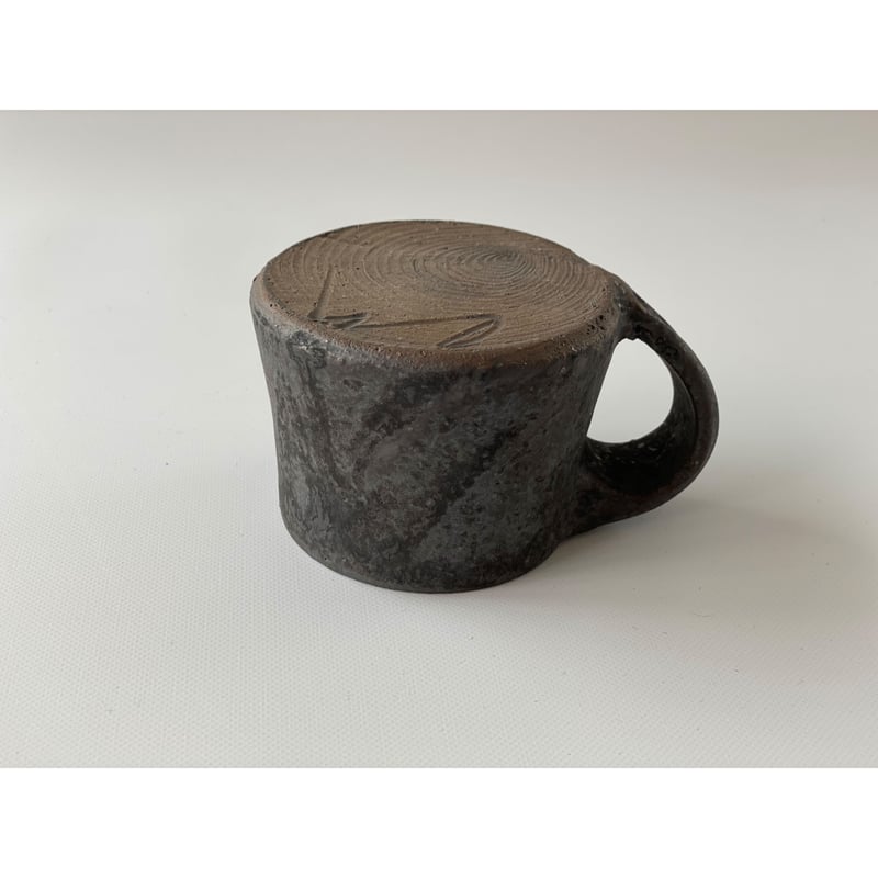 遠藤素子】マグ 粉引／鉄釉 | Kinilu STORE