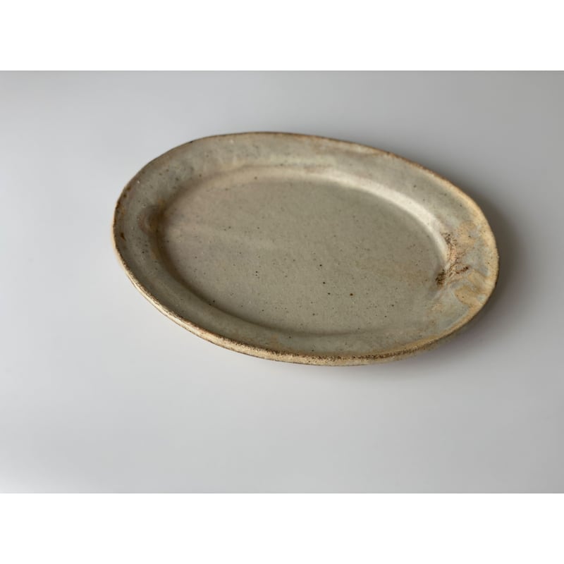 遠藤素子】オーバル皿S 粉引／鉄釉 | Kinilu STORE