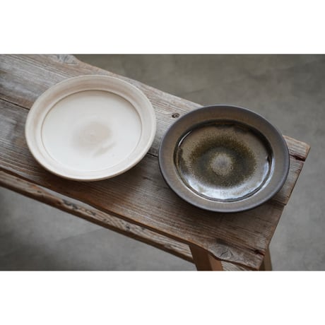 【北側雄一】七寸リム皿　白砂釉／窯変黒釉